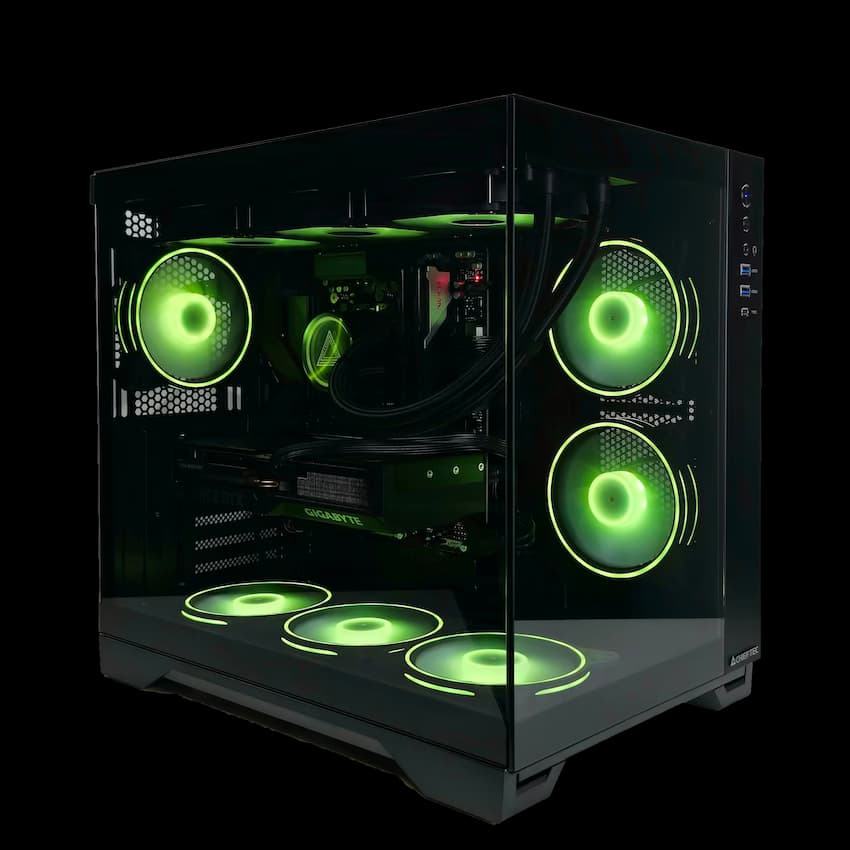 Išvaizdus Žaidimų Kompiuteris Su Ryzen 7 7800x3D Ir RTX 5070 Ti