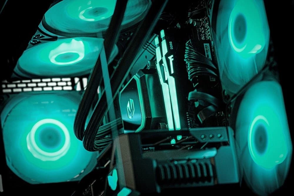 Actina PC AMD Ryzen 7 7800X3D 32 GB DDR5-SDRAM 2 TB SSD NVIDIA GeForce RTX 5080 Midi Tower Black